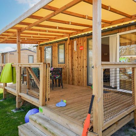 Le Camping Grand Cerf Hotell Gimouille Exteriör bild