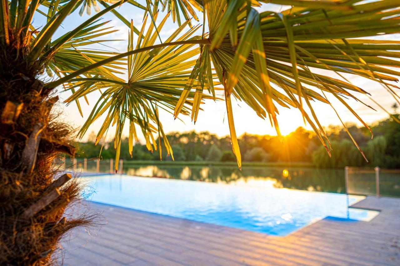 Le Camping Grand Cerf Hotell Gimouille Exteriör bild