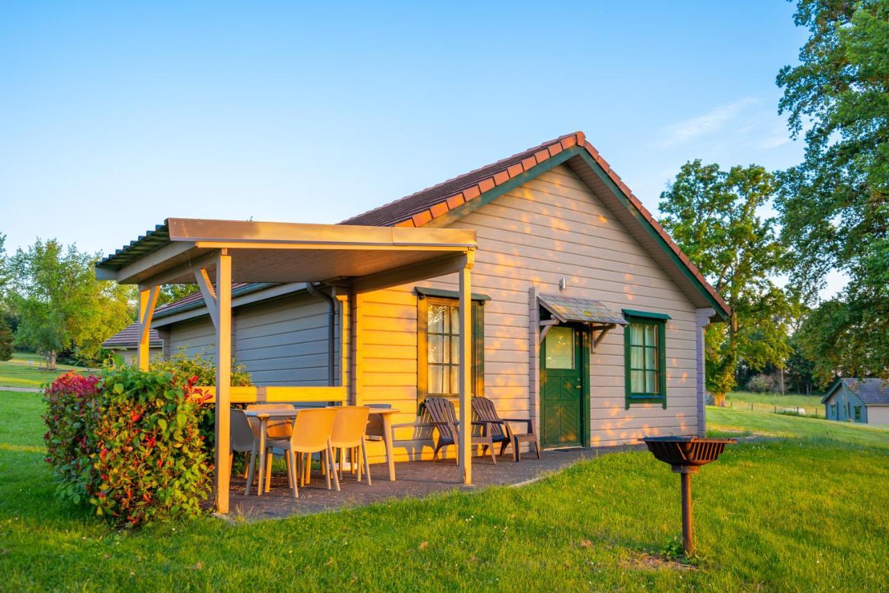 Le Camping Grand Cerf Hotell Gimouille Exteriör bild