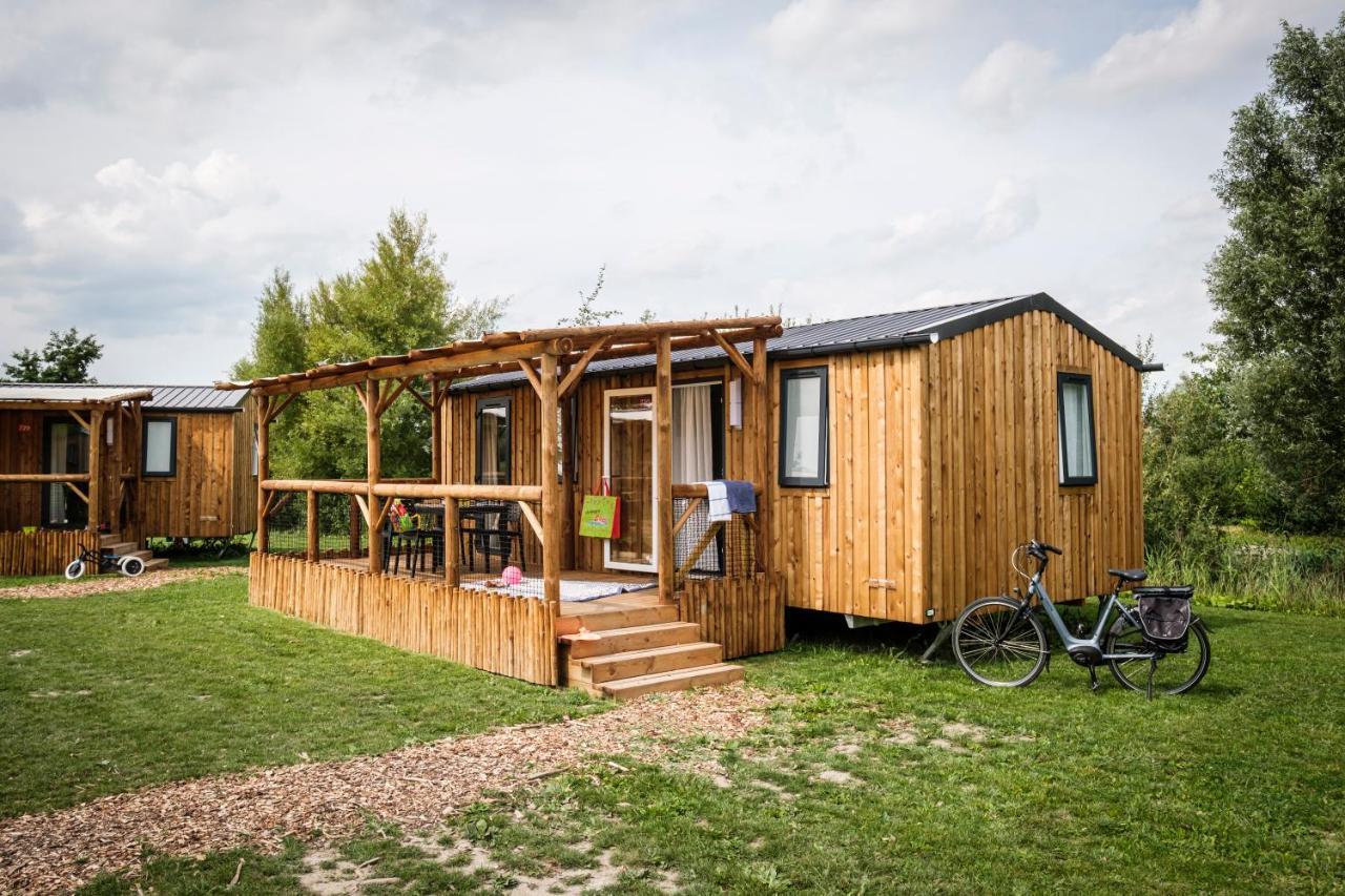 Le Camping Grand Cerf Hotell Gimouille Exteriör bild