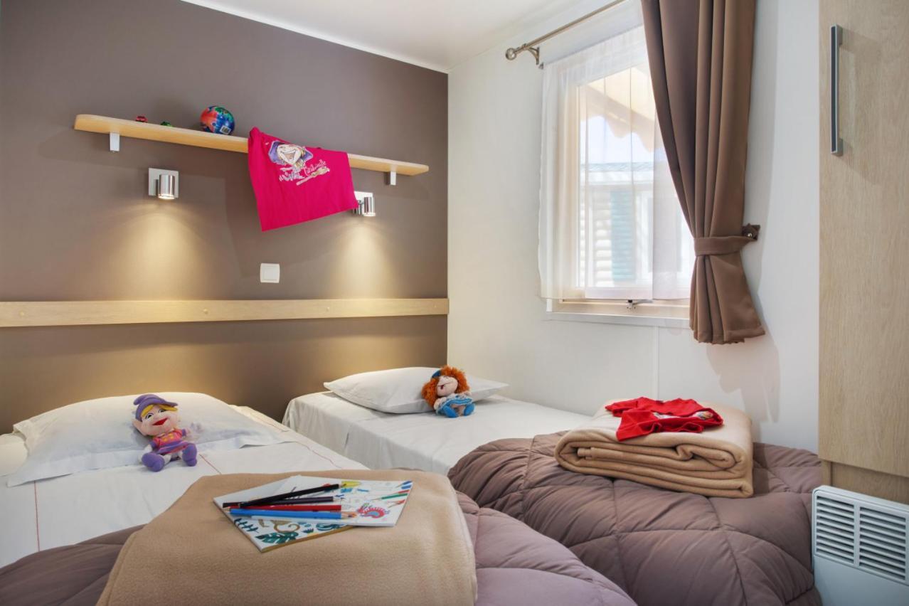 Le Camping Grand Cerf Hotell Gimouille Exteriör bild