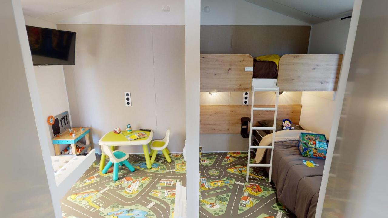Le Camping Grand Cerf Hotell Gimouille Exteriör bild