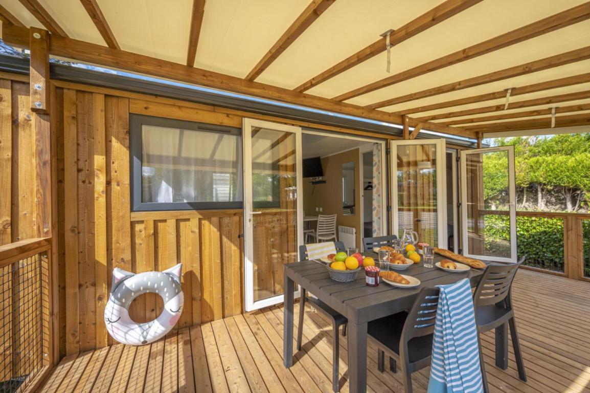 Le Camping Grand Cerf Hotell Gimouille Exteriör bild