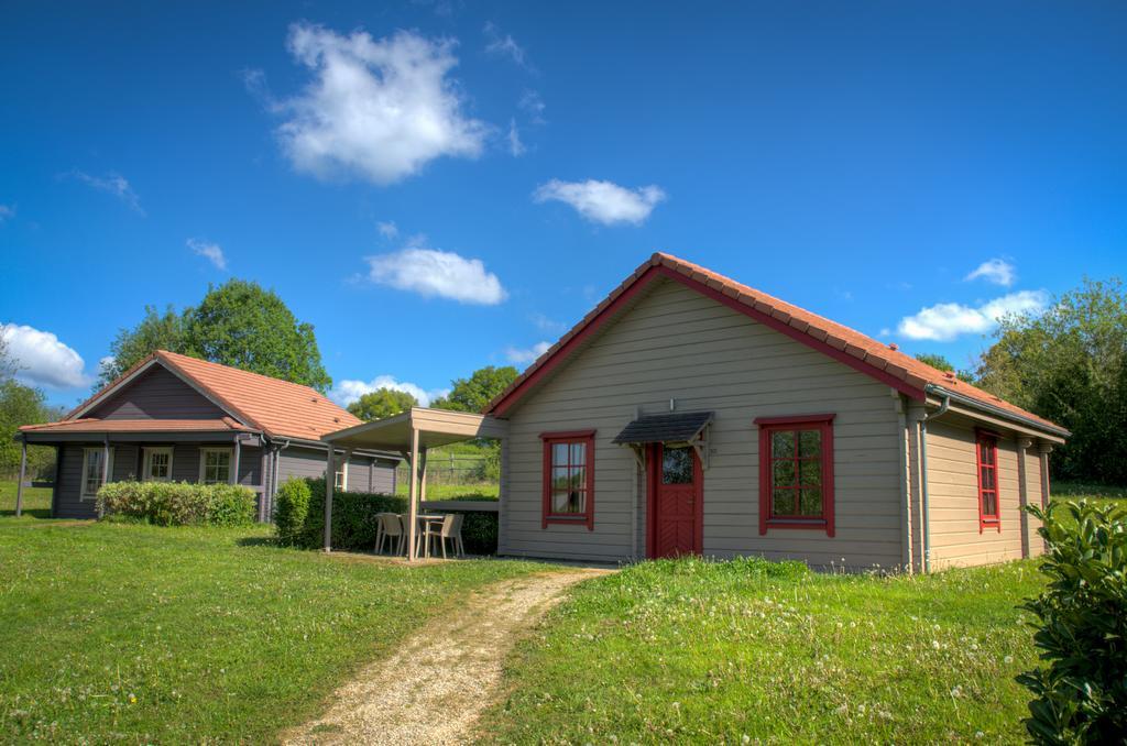 Le Camping Grand Cerf Hotell Gimouille Exteriör bild