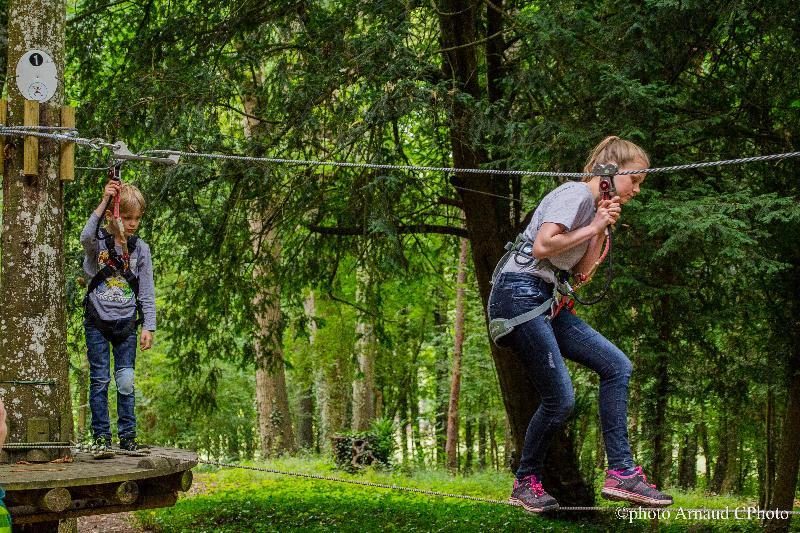 Le Camping Grand Cerf Hotell Gimouille Exteriör bild