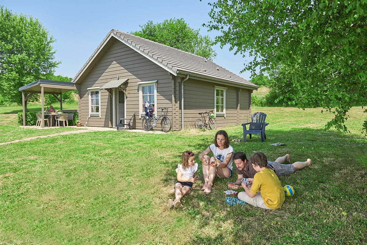 Le Camping Grand Cerf Hotell Gimouille Exteriör bild